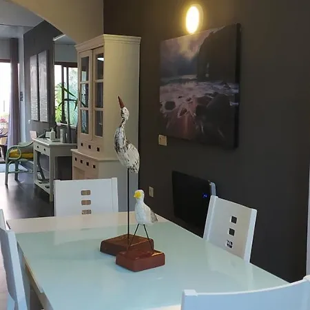 Avenida De Leon Pareado /adosado