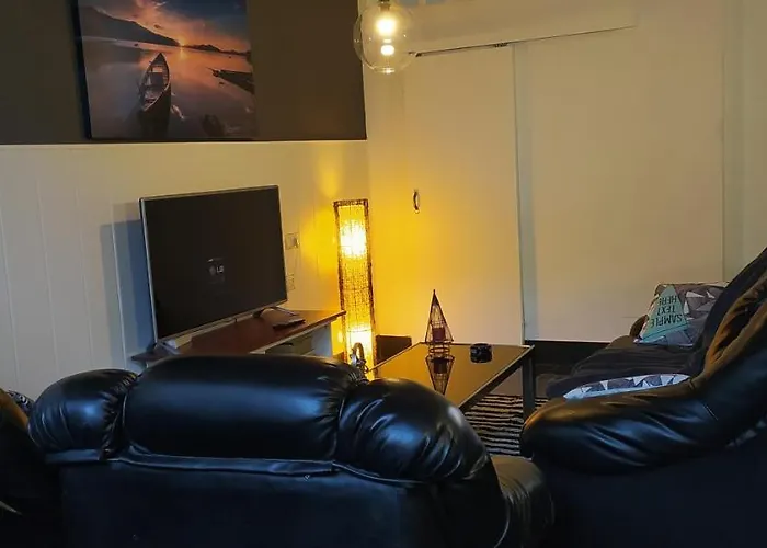 Avenida De Leon Pareado /adosado *